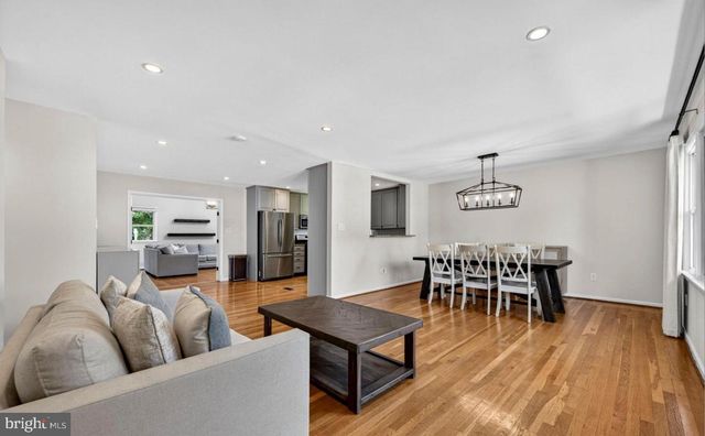 1109 HILLCREST DR SW, Vienna, VA 22180