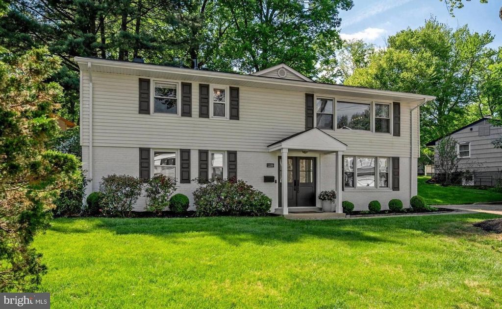 1109 HILLCREST DR SW, Vienna, VA 22180