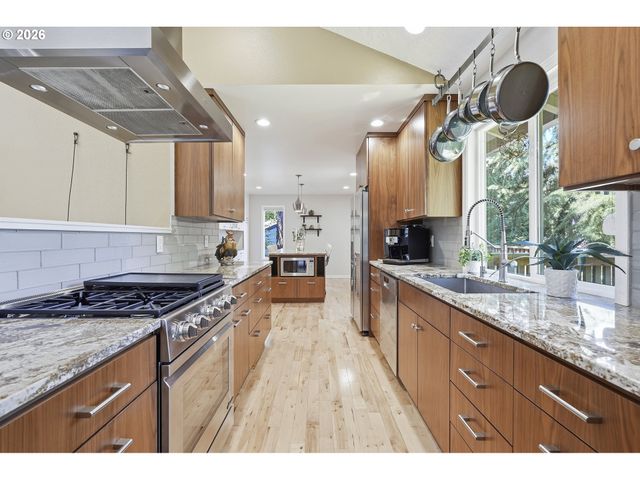 9824 Sw Quail Post Rd, Portland, OR 97219
