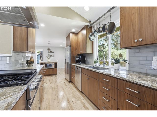 9824 Sw Quail Post Rd, Portland, OR 97219
