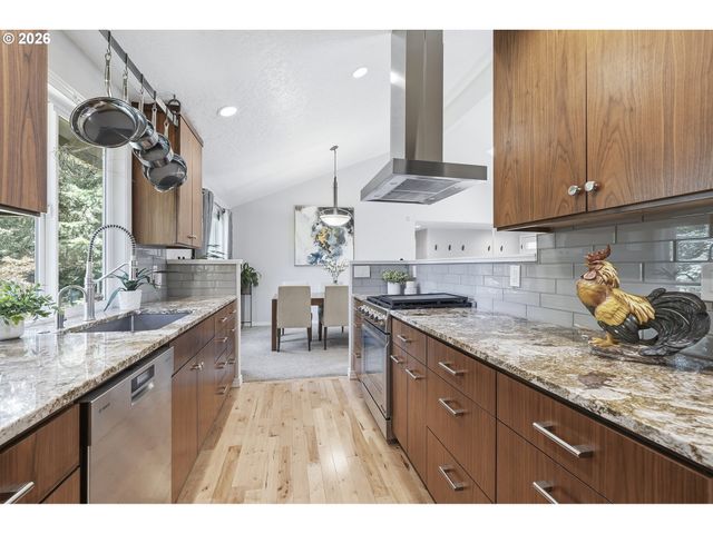9824 Sw Quail Post Rd, Portland, OR 97219