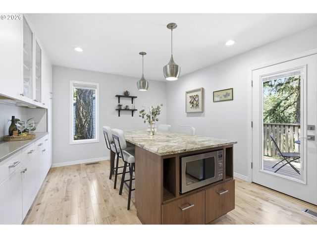 9824 Sw Quail Post Rd, Portland, OR 97219