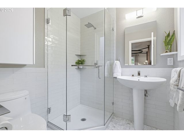 9824 Sw Quail Post Rd, Portland, OR 97219