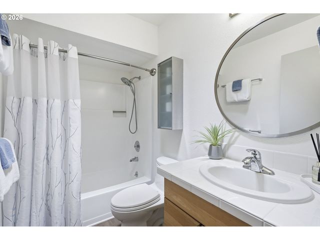 9824 Sw Quail Post Rd, Portland, OR 97219