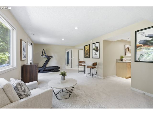9824 Sw Quail Post Rd, Portland, OR 97219