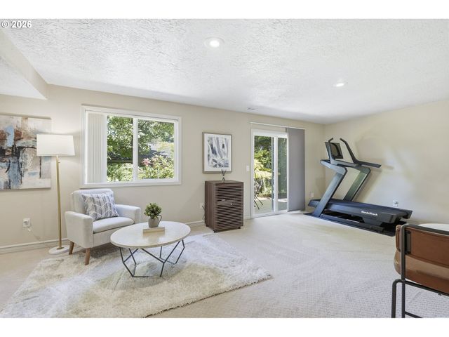 9824 Sw Quail Post Rd, Portland, OR 97219
