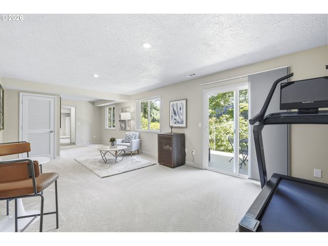 9824 Sw Quail Post Rd, Portland, OR 97219