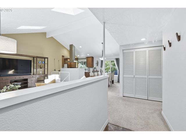 9824 Sw Quail Post Rd, Portland, OR 97219