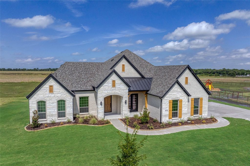 101 Jasper Lane, Van Alstyne, TX 75495