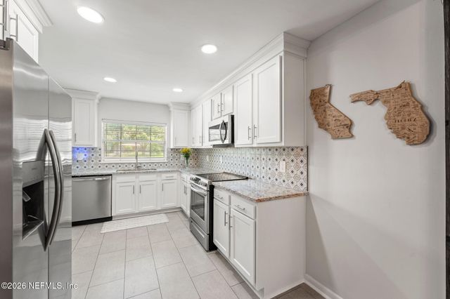 6144 ROBBINS Circle N, Jacksonville, FL 32211