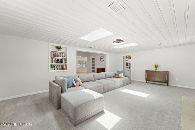 6144 ROBBINS Circle N, Jacksonville, FL 32211