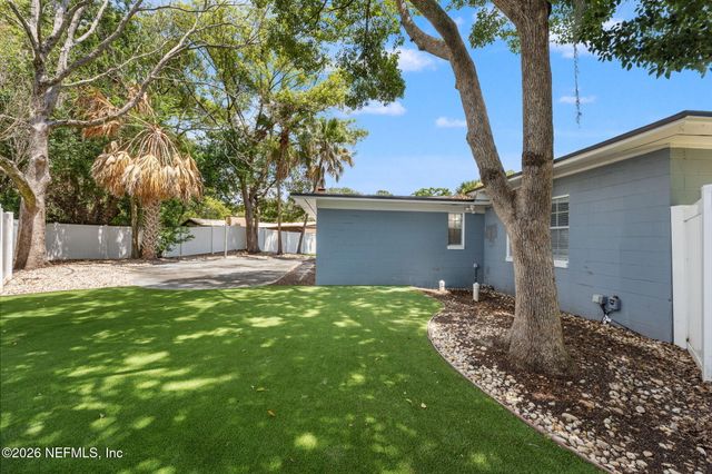 6144 ROBBINS Circle N, Jacksonville, FL 32211