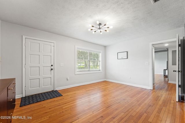 6144 ROBBINS Circle N, Jacksonville, FL 32211
