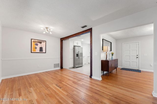 6144 ROBBINS Circle N, Jacksonville, FL 32211