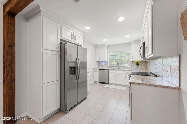 6144 ROBBINS Circle N, Jacksonville, FL 32211
