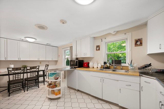 15 Thomas St, North Providence, RI 02911