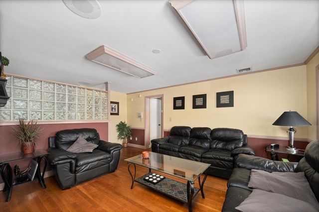 15 Thomas St, North Providence, RI 02911