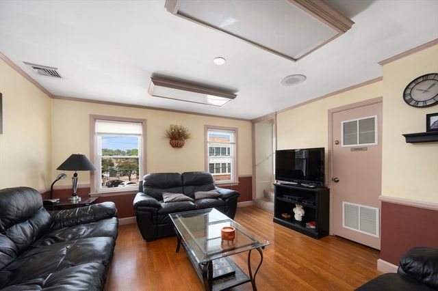 15 Thomas St, North Providence, RI 02911