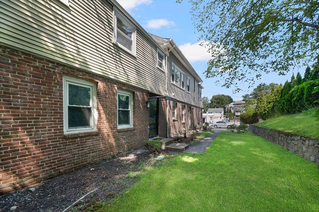 15 Thomas St, North Providence, RI 02911