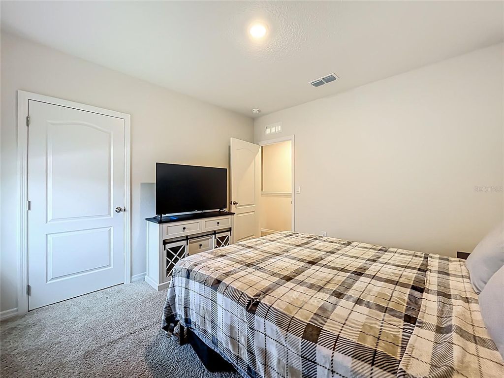 Image 14 of property listing at 3196 BLUE CRAB DRIVE, Tavares, FL 32778