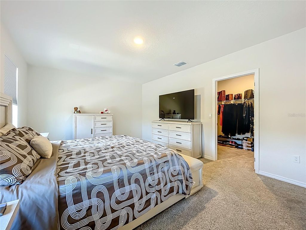 Image 20 of property listing at 3196 BLUE CRAB DRIVE, Tavares, FL 32778