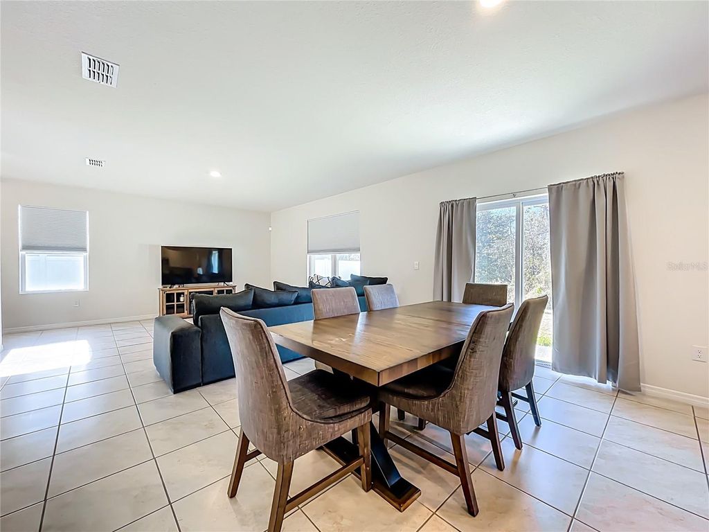 Image 6 of property listing at 3196 BLUE CRAB DRIVE, Tavares, FL 32778