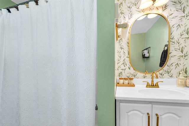 48 South Way, Tamworth, NH 03886