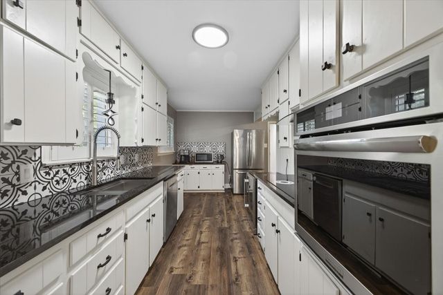 2715 Green Oaks Boulevard, Arlington, TX 76017
