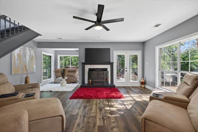2715 Green Oaks Boulevard, Arlington, TX 76017