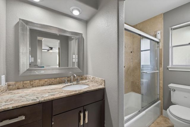 2715 Green Oaks Boulevard, Arlington, TX 76017