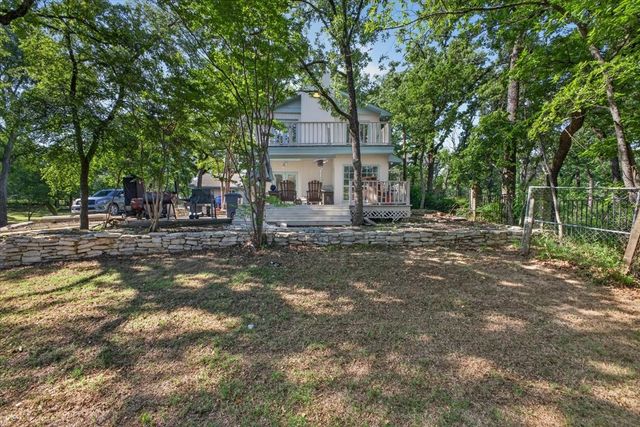 2715 Green Oaks Boulevard, Arlington, TX 76017