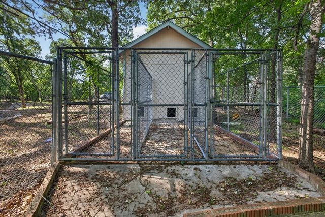 2715 Green Oaks Boulevard, Arlington, TX 76017