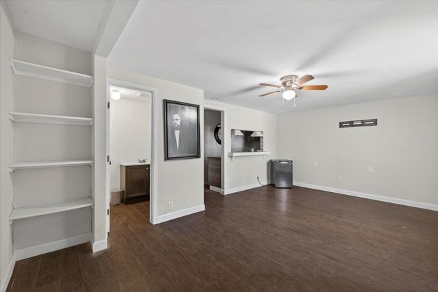 2715 Green Oaks Boulevard, Arlington, TX 76017