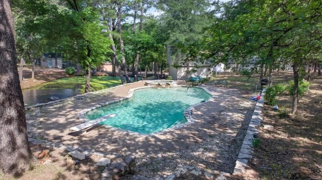 2715 Green Oaks Boulevard, Arlington, TX 76017