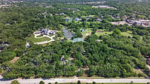 2715 Green Oaks Boulevard, Arlington, TX 76017