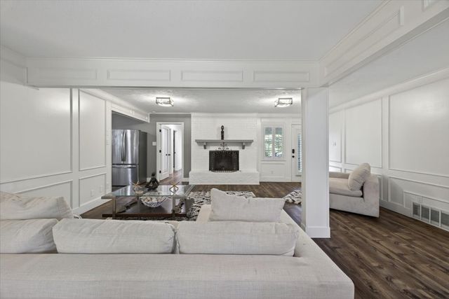 2715 Green Oaks Boulevard, Arlington, TX 76017