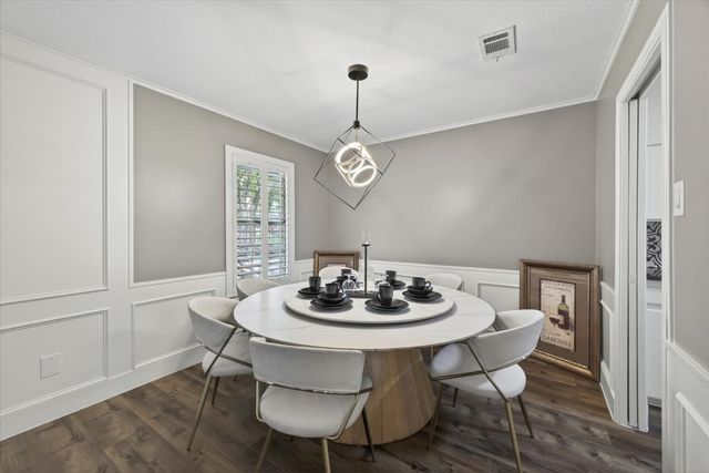 2715 Green Oaks Boulevard, Arlington, TX 76017