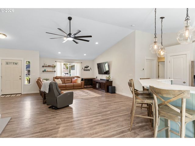 1128 SPRINGBOARD Dr, Vernonia, OR 97064
