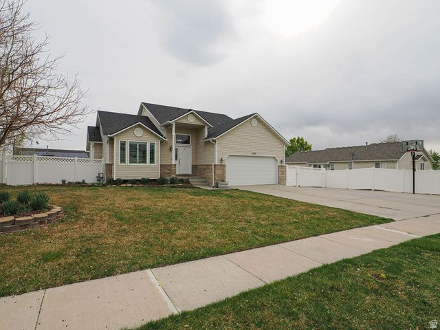 7335 S QUARTZ HILL DR, West Jordan, UT 84081
