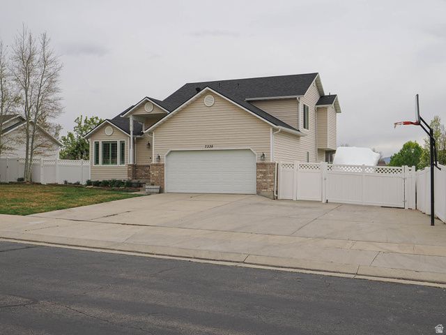 7335 S QUARTZ HILL DR, West Jordan, UT 84081