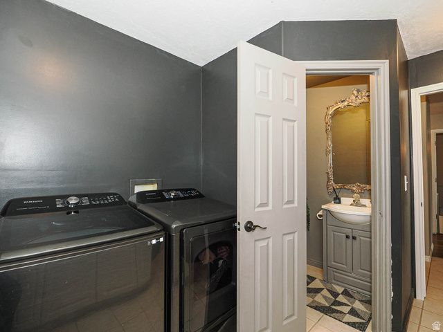 7335 S QUARTZ HILL DR, West Jordan, UT 84081