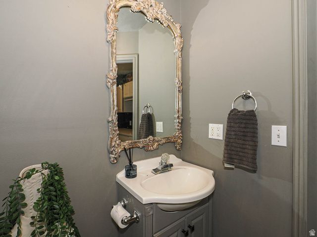 7335 S QUARTZ HILL DR, West Jordan, UT 84081