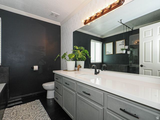 7335 S QUARTZ HILL DR, West Jordan, UT 84081