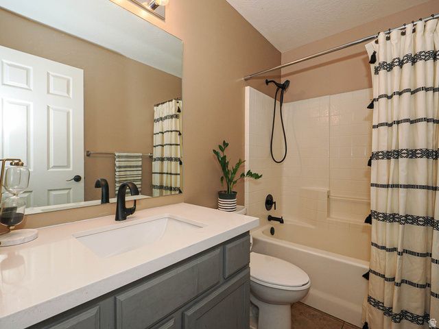 7335 S QUARTZ HILL DR, West Jordan, UT 84081