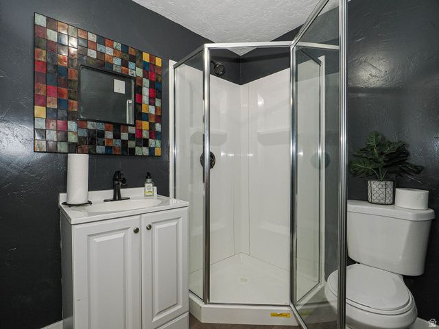 7335 S QUARTZ HILL DR, West Jordan, UT 84081