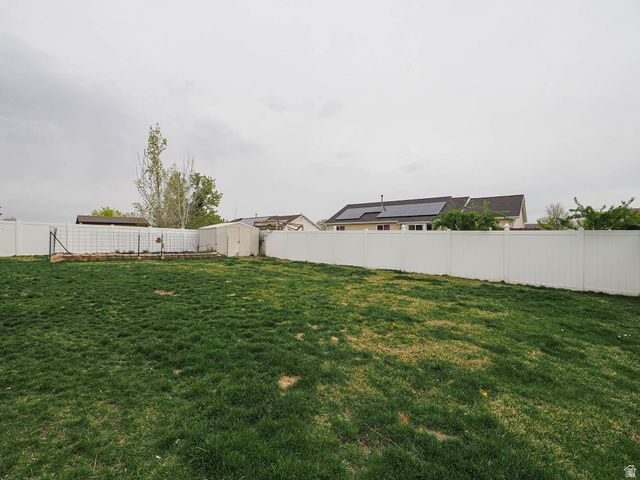 7335 S QUARTZ HILL DR, West Jordan, UT 84081