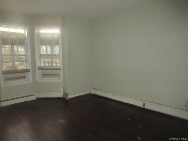 35 Carpenter Avenue, Newburgh, NY 12550