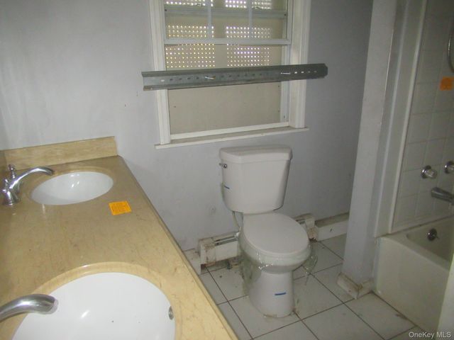 35 Carpenter Avenue, Newburgh, NY 12550