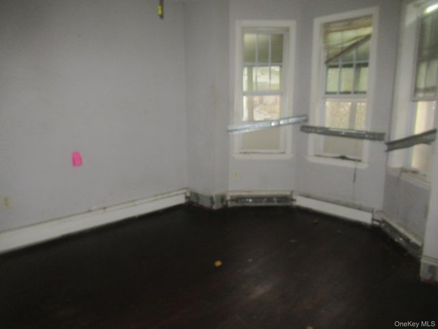 35 Carpenter Avenue, Newburgh, NY 12550