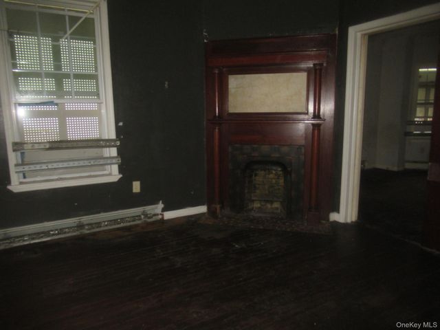 35 Carpenter Avenue, Newburgh, NY 12550